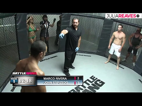 ❤️ Ultimate Fighter ቀለበቱ ውስጥ ከተጣላ በኋላ አንዲት ቁጥር ሴትን ትበዳለች። ❤❌ ወሲብ ☑